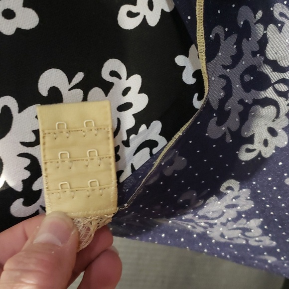 Blush. NWOT. 2-piece lace strappy cami top and thong. Navy & Gold. Size LG. - Picture 4 of 7